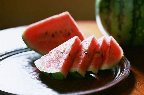 关于吃瓜的古诗,品读古典诗词中的瓜果文化