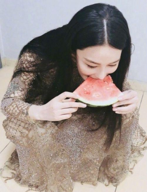 蹲瓜吃瓜,揭秘网络热议背后的趣味与真相